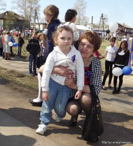 Бабушка и внучка.