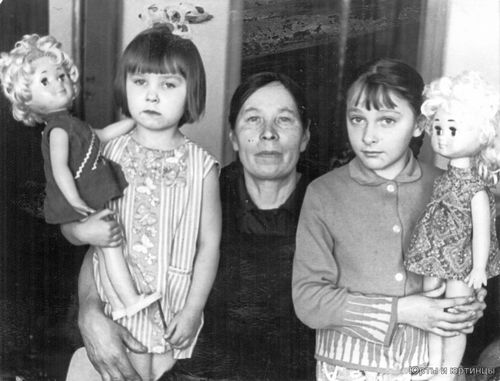 Бабушка и внучки