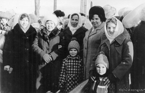 7 ноября. Фибролитчиви перед дкмонстрацией.